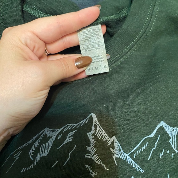 Crewneck!!!! - Picture 2 of 3